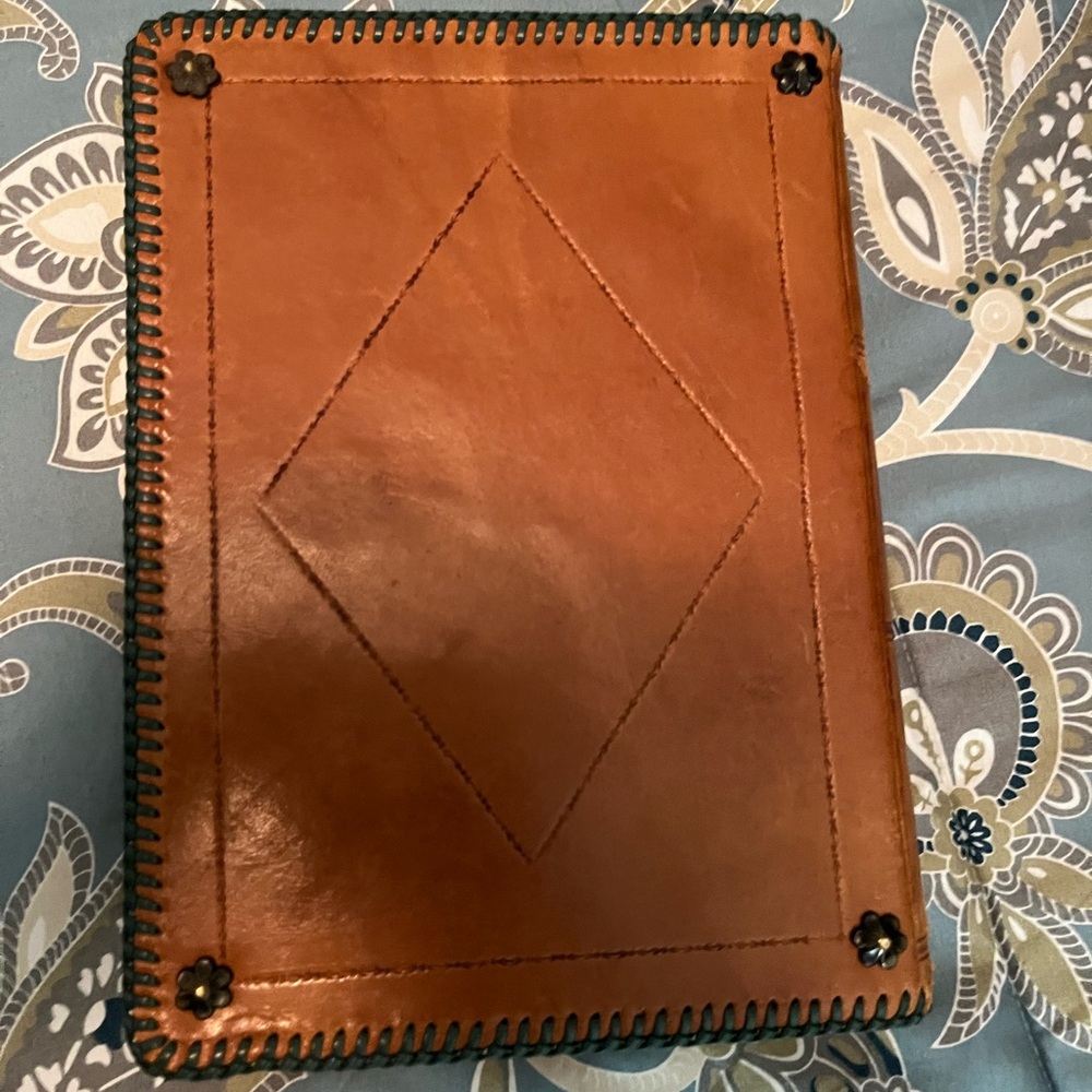 Embossed Leather box New - Picture 5 of 5
